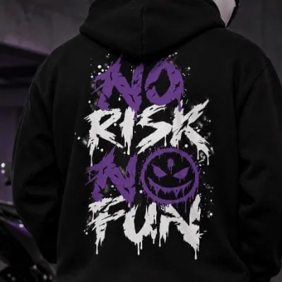 Felpa nera con la stampa No Risk No Fun sul retro